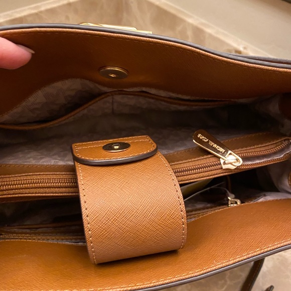 Michael Kors HAMILTON Large EW Satchel brown purse.  Lightly used. - Picture 7 of 9